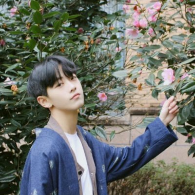 男生成熟简单气质头像图片