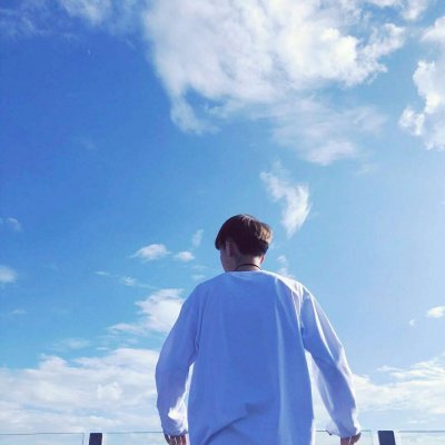 男生成熟简单气质头像图片