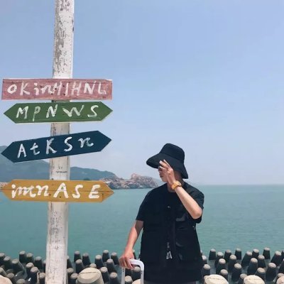 男生成熟简单气质头像图片