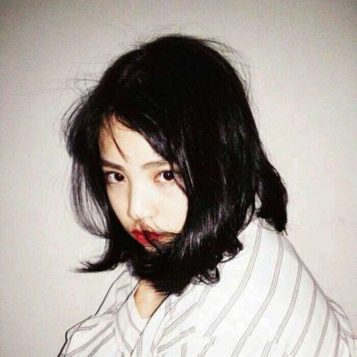 qq头像2025年最流行的女生图片