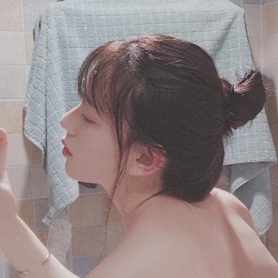 唯美头像小清新女生丸子头图片