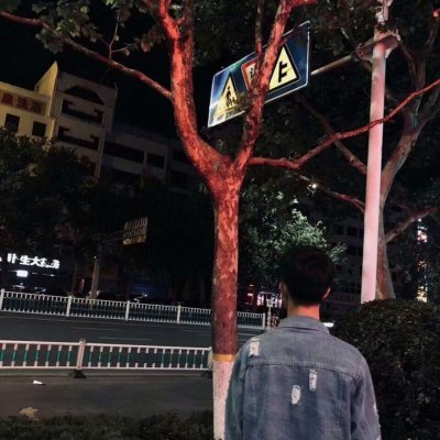 男生成熟简单气质头像图片