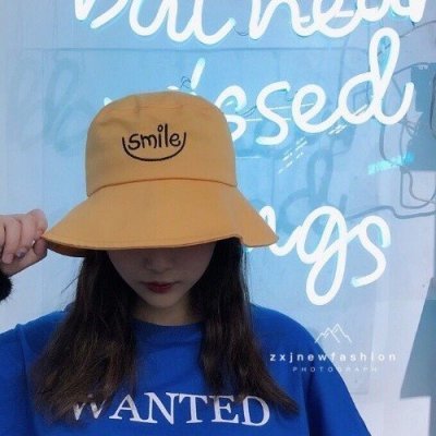戴帽子女生高冷头像侧脸图片