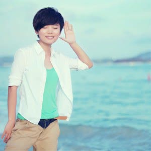 听海短发女生头像图片