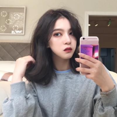 时尚可爱手机控女生头像图片