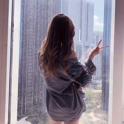 最好看的头像女生侧面或背影图片