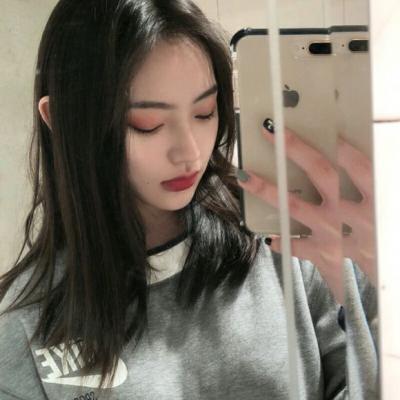 时尚可爱手机控女生头像图片