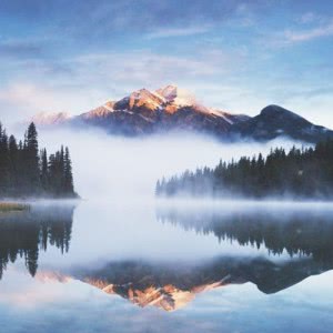 云雾缭绕山水风景头像图片
