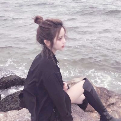 最好看的头像女生侧面或背影图片