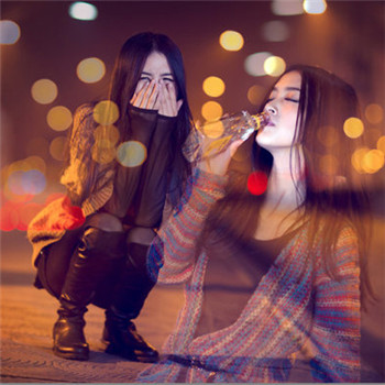 伤感头像女生伤心喝酒颓废图片