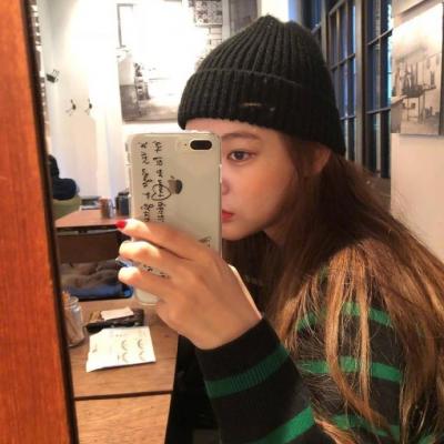 时尚可爱手机控女生头像图片