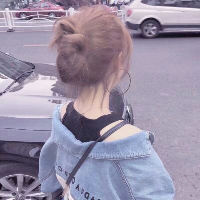 最好看的头像女生侧面或背影图片