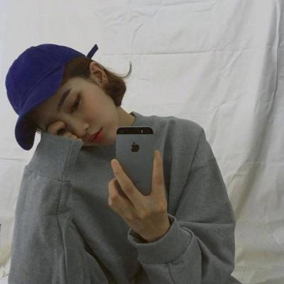 时尚可爱手机控女生头像图片