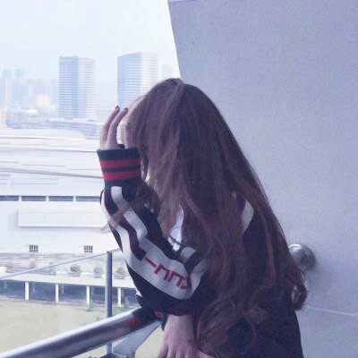 最好看的头像女生侧面或背影图片