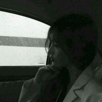 最好看的头像女生侧面或背影图片