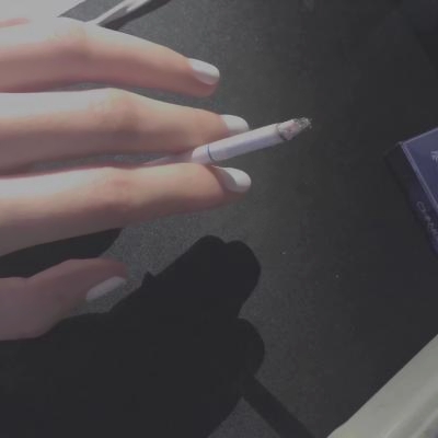 女生头像丧黑叛逆抽烟喝酒图片