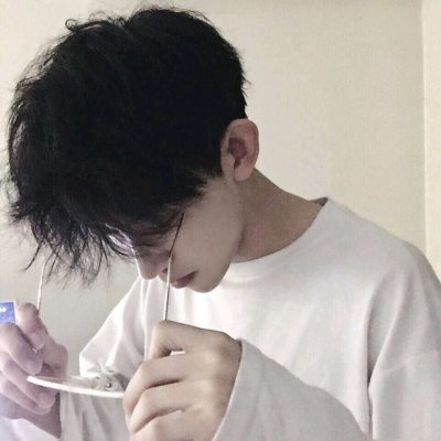 高清真人头像男微博图片