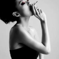 社会美女qq抽烟霸气头像图片