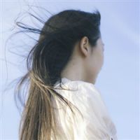 女生一个人仰望天空头像图片