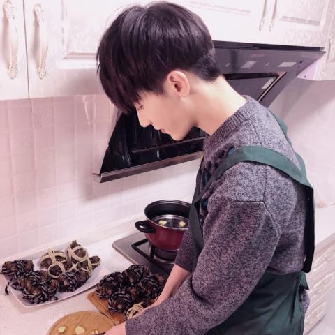 男生头像帅气图片小清新