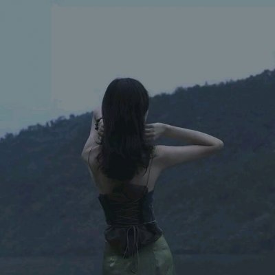 真实照片头像女生背影图片