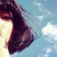 女生一个人仰望天空头像图片