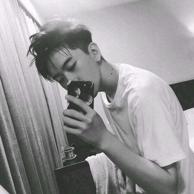 高清真人头像男微博图片