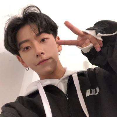 20岁小帅哥的微信头像图片