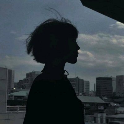 真实照片头像女生背影图片