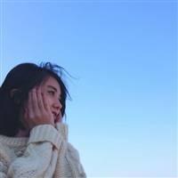 女生一个人仰望天空头像图片