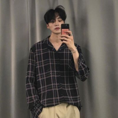 手机挡脸伤感男生头像图片