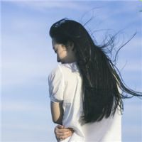 女生一个人仰望天空头像图片