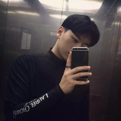 手机挡脸伤感男生头像图片