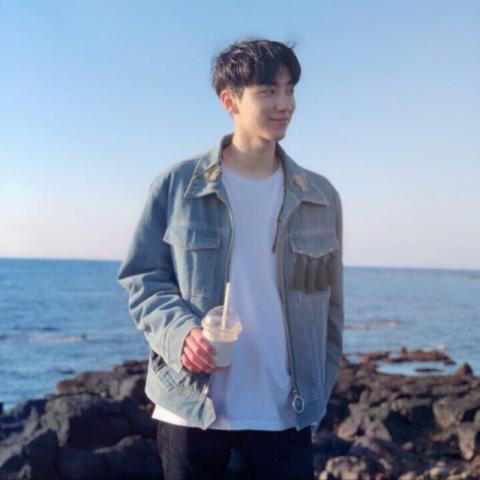 男生头像帅气图片小清新