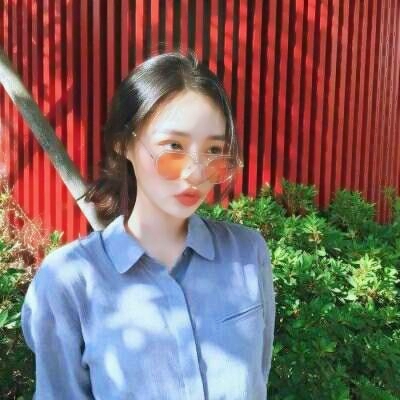 美女头像成熟气质干净