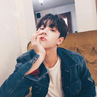 20岁小帅哥的微信头像图片