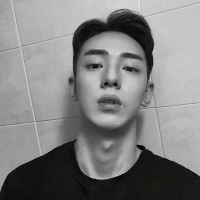 男生黑白霸气微信头像侧脸伤感图片