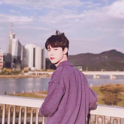 20岁小帅哥的微信头像图片