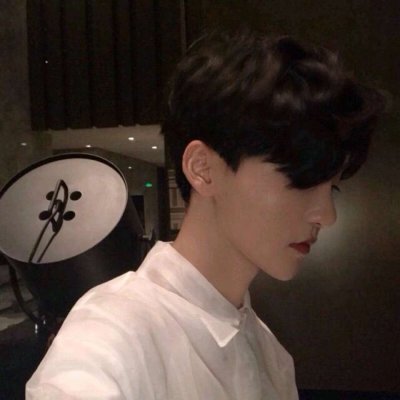 高清真人头像男微博图片