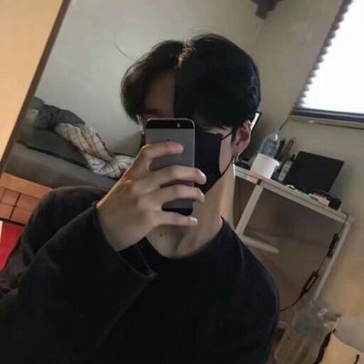手机挡脸伤感男生头像图片