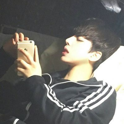 手机挡脸伤感男生头像图片