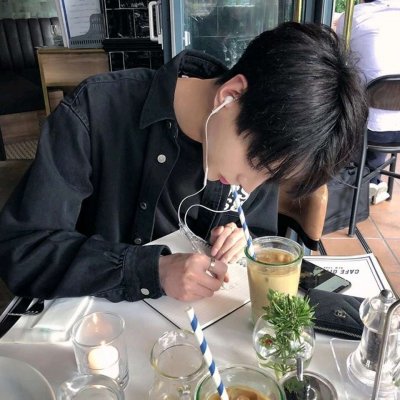 高清真人头像男微博图片