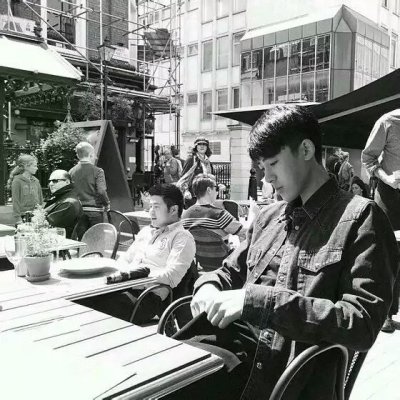 超好看的男头黑白图片
