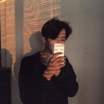 手机挡脸伤感男生头像图片