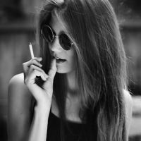 抽烟头像女生霸气欧美图片