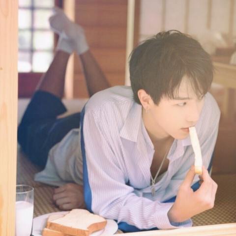 男生头像帅气图片小清新