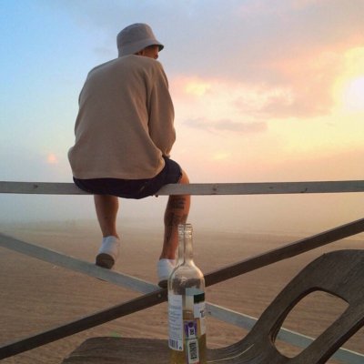 孤单一个人伤感男生背影头像图片