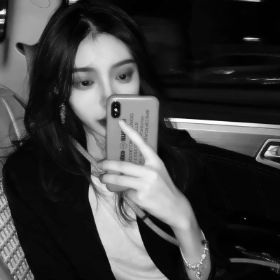女生高清伤感黑白头像图片