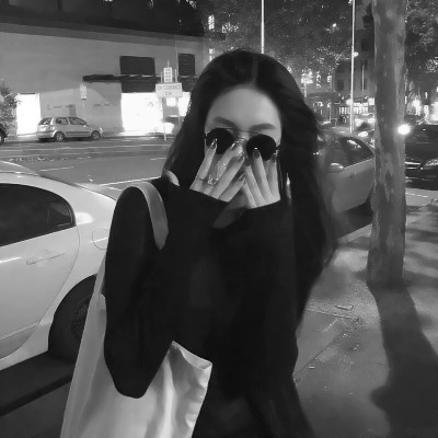 女生高清伤感黑白头像图片