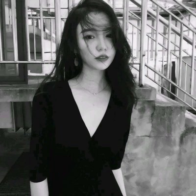 女生高清伤感黑白头像图片